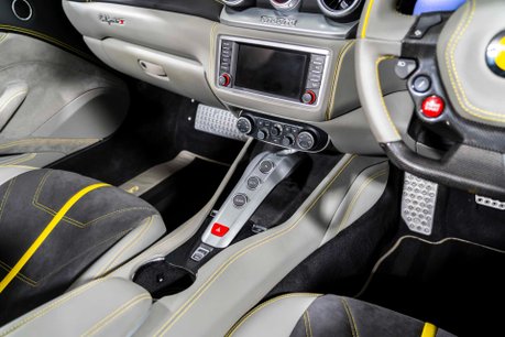 Ferrari California T. MAGNERIDE SUSPENSION. BESPOKE INTERIOR. TWO-TONE BODYWORK. CARPLAY. 30