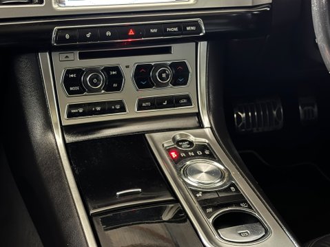 Jaguar XF D V6 S PORTFOLIO SPORTBRAKE 14