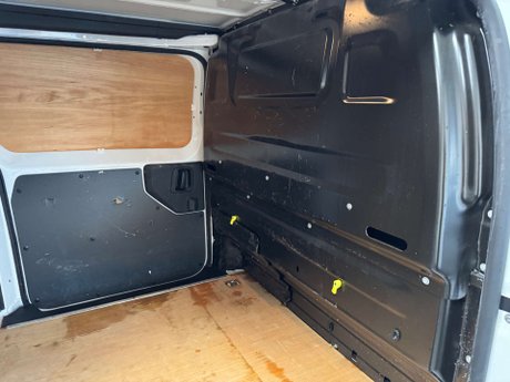 Vauxhall Vivaro 1.5 Vivaro 2900 Sportive S/S 32