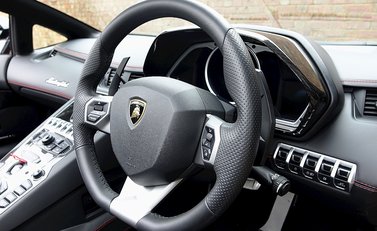 Lamborghini Aventador LP 700-4 Roadster 11