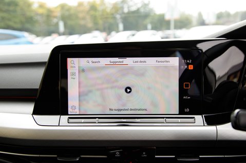 Volkswagen Golf LIFE TSI 28