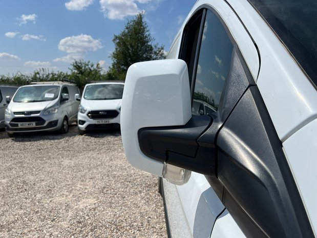 Ford Transit Custom AUTO SWB L1H1 Low Roof Trend Air Con Sensors Tow Bar EURO 6 NO VAT 25