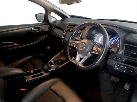Nissan LEAF 40kWh N-Connecta Hatchback 5dr Electric Auto (150 ps) Bluetooth - DAB Radi 12