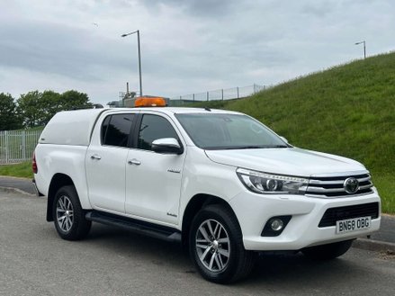 Toyota Hilux 2.4 HI-Luxury Invincible D-4D 4WD Double Cab Auto 4WD 5dr