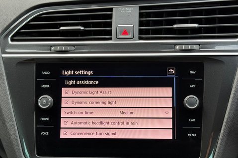 Volkswagen Tiguan R LINE TSI BMT 4MOTION DSG -RARE LEATHER INTERIOR -CAMERA -APPLE CARPLAY  56
