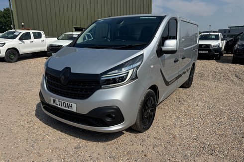 Renault Trafic SWB L1H1 Low Roof Black Edition SL28 Air Con Nav Sensors EURO 6 NO VAT