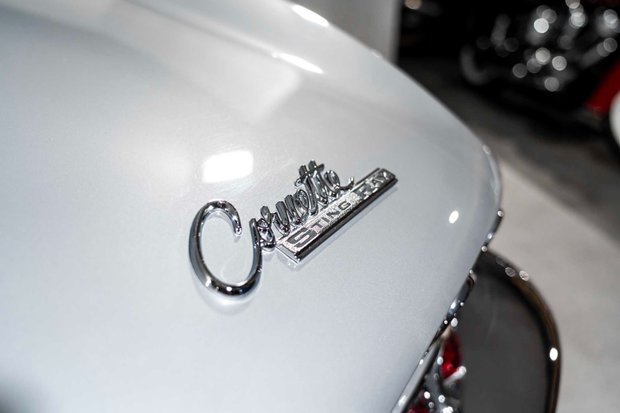 Chevrolet Corvette Stingray SPLIT WINDOW MANUAL FUELIE. FULL RESTO. MATCHING NUMBERS. IMMACULATE. 2