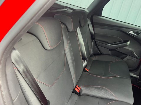 Ford Focus 1.0T EcoBoost ST-Line Euro 6 (s/s) 5dr 40