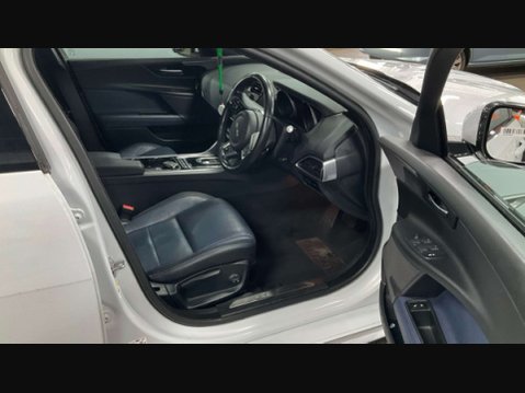 Jaguar XE 2.0 XE R-Sport D Auto 4dr 16