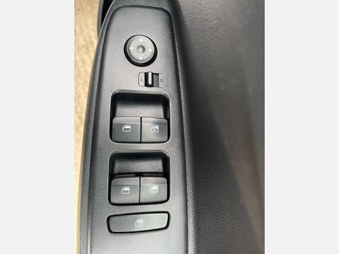 Hyundai i10 1.0 SE Connect Auto Euro 6 (s/s) 5dr 25