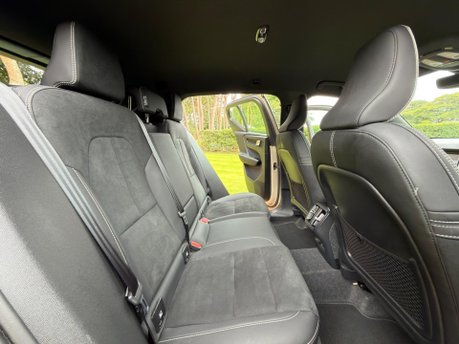 Volvo XC40 B4 PLUS 5