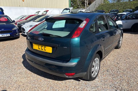 Ford Focus LX 16V.. CREAM UPHOLSTERY.. IDEAL FAMILY CAR.. NEW MOT 13