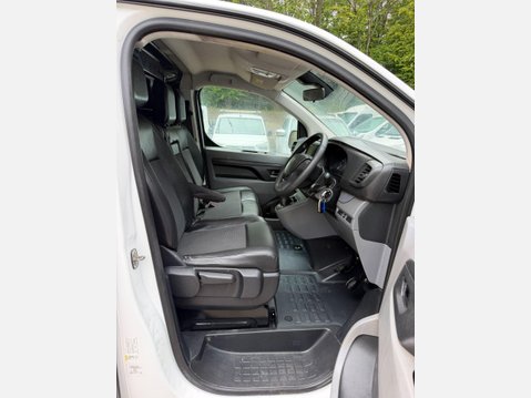 Peugeot Expert 2.0 BlueHDi 1400 Professional Plus Standard Panel Van 6dr Diesel Manual MWB 25