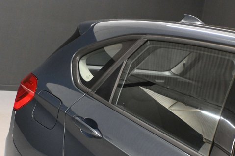 BMW 2 Series 1.5 218i SE Auto 5dr 31