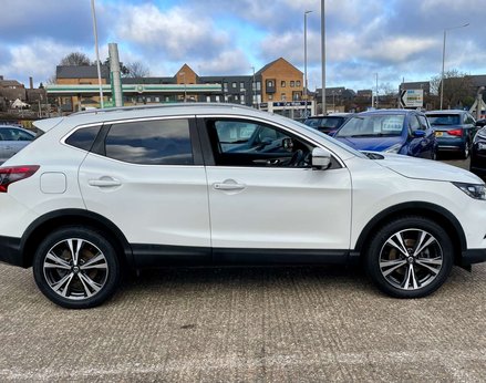 Nissan Qashqai 1.3 Qashqai N-Connecta DiG-T 5dr 8