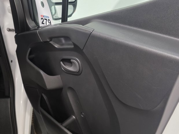 Renault Master RENAULT MASTER LWB DIESEL FWD LM35dCi 135 Business+ Medium Roof Van 28