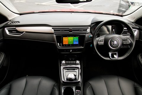 MG MG5 EXCLUSIVE 3