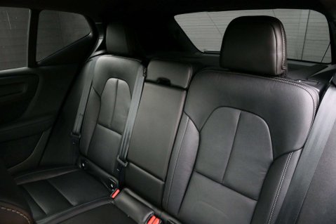 Volvo XC40 2.0 XC40 R-Design Pro B4 MHEV AWD Auto 4WD 5dr 26