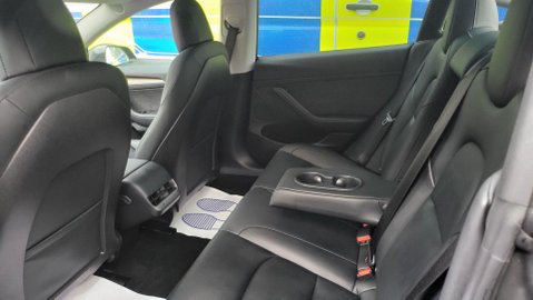 Tesla Model 3 MODEL 3 17