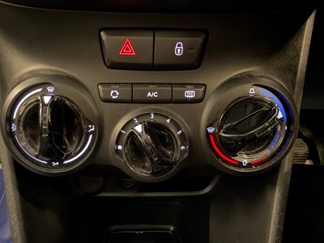 Peugeot 208 1.2 VTi Style Euro 5 5dr 18