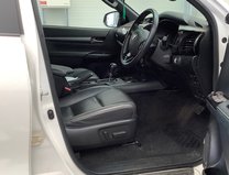 Toyota Hilux Invincible X | Auto | 2.8 LT | Double Cab | Sensors | EURO 6 | NO VAT 9