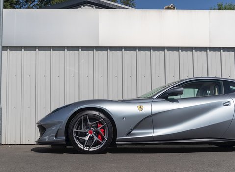 Ferrari 812 Superfast 26