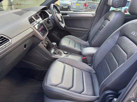 Volkswagen Tiguan R-LINE TECH TSI 4MOTION DSG 45