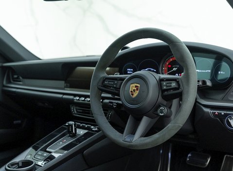 Porsche 911 (992) Carrera GTS 9