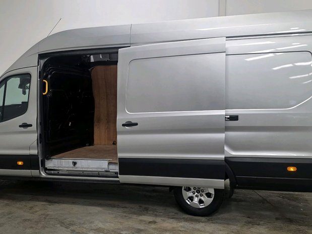 Ford Transit Ford Transit 2.0Eco-blu 165PS 350 L4H3 Limited RWD 13