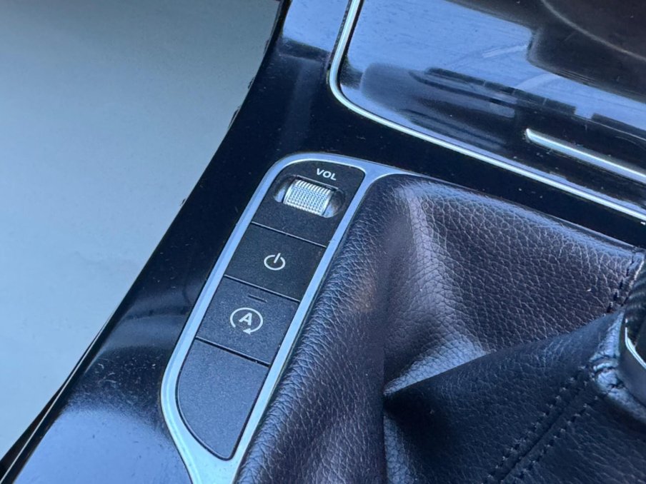 2015 Mercedes-Benz C Class — image 32