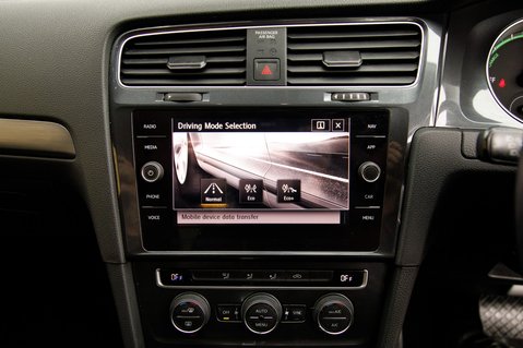 Volkswagen Golf E-GOLF 29