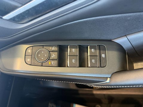 Nissan Qashqai 1.3 DIG-T MHEV N-Connecta XTRON Euro 6 (s/s) 5dr 36
