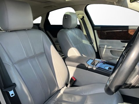 Jaguar XJ 3.0d V6 Premium Luxury 4dr Auto 13