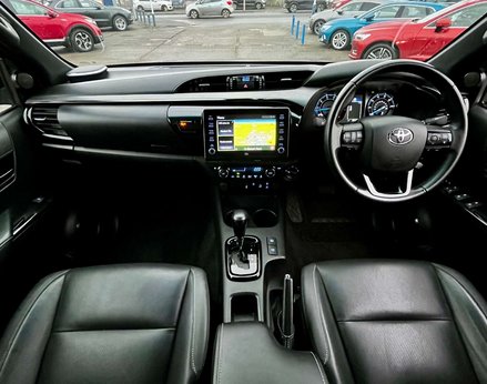 Toyota Hilux 2.8 HI-Luxury Invincible X D-4D 4WD Double Cab Auto 4WD 5dr 2