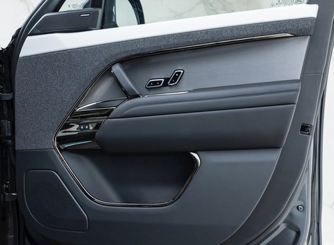 Land Rover Range Rover Sport P440e Dynamic SE 21