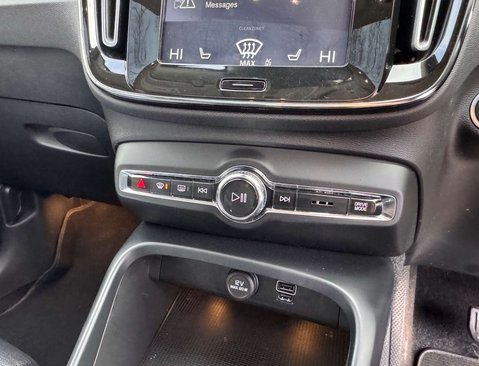 Volvo XC40 2.0 XC40 Inscription Pro D4 AWD Auto 4WD 5dr 31