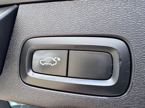 Volvo XC60 2.0 D4 Momentum Pro Auto AWD Euro 6 (s/s) 5dr 40