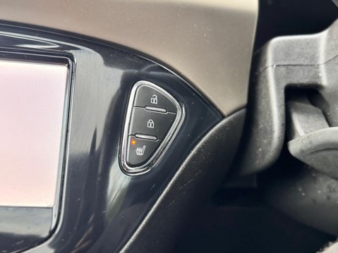 Vauxhall Adam 1.4 16v GLAM Euro 5 3dr 15