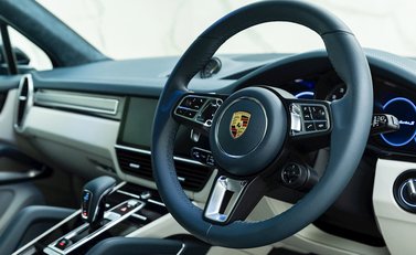 Porsche Cayenne Turbo S E-Hybrid 9