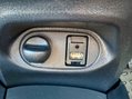 Toyota Yaris VVT-I ICON 33