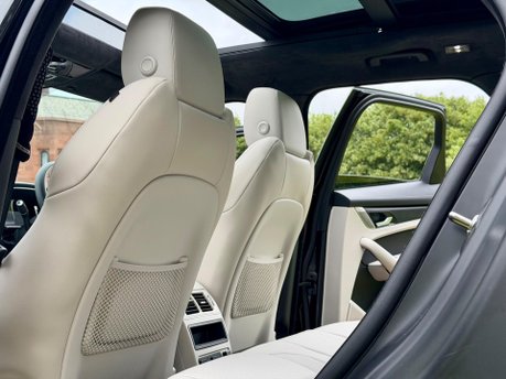 Jaguar F-Pace R-DYNAMIC HSE BLACK 90TH ANNIVERSARY EDITION 31