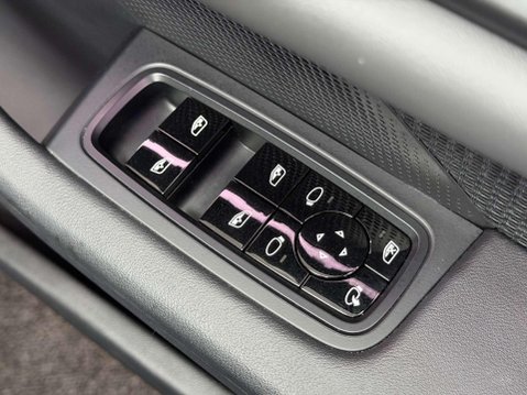 Porsche Taycan Performance Plus 93.4kWh Turbo Saloon 4dr Electric Auto 4WD (680 ps) 39