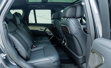 Land Rover Range Rover P530 SV 17