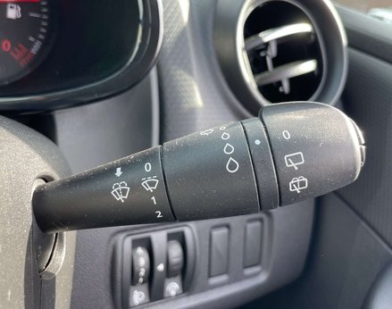 Renault Clio 1.1 Clio Play 5dr 38