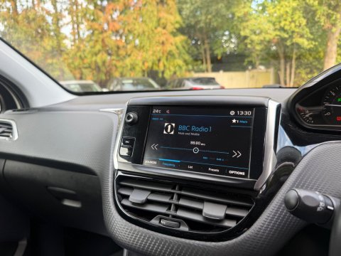 Peugeot 208 1.2 PureTech Black Edition Euro 6 3dr 20