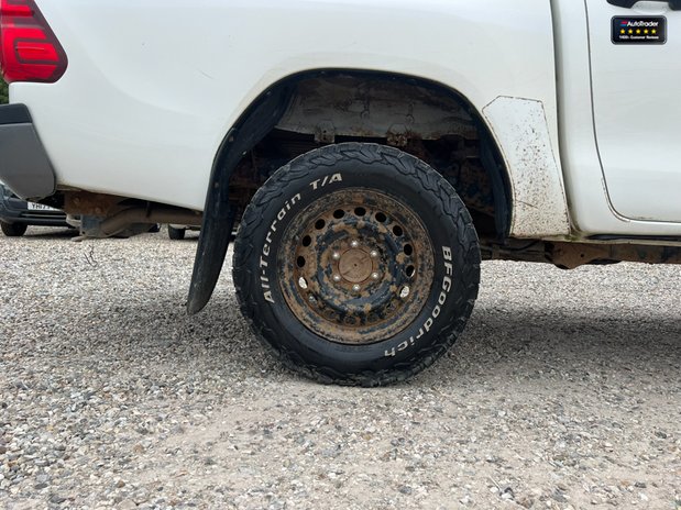 Toyota Hilux Crew Cab 4X4 Active 4WD Air Con Rear Camera EURO 6 NO VAT 16