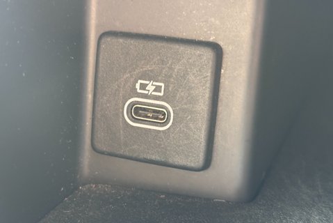 Land Rover Discovery D300 HSE Panel Van - Rear Seat Conversion / Black Pack 35