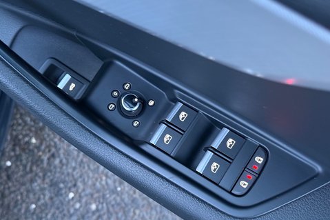 Audi A4 TDI SPORT AUTOMATIC -VIRTUAL COCKPIT -APPLE CARPLAY -REVERSE CAMERA 34