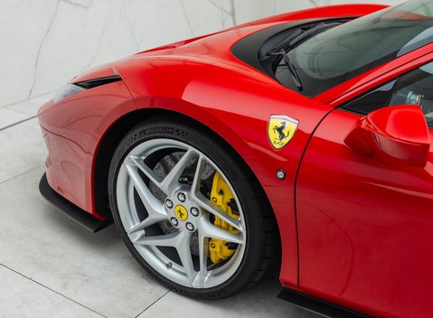 Ferrari F8 Tributo 32