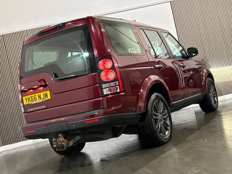 Land Rover Discovery 3.0 SD V6 Graphite SUV 5dr Diesel Auto 4WD Euro 6 (s/s) (256 bhp) 25